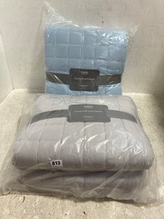 2 X COZEE HOME SUPERSOFT AND VELVET BEDSPREADS IN LIGHT BLUE AND LIGHT GREY SIZE: 250 X 260CM: LOCATION - G7