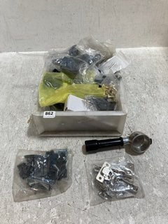 QTY OF ASSORTED METAL IMPROVEMENT ITEMS TO INCLUDE PACK OF 50 BRASS SHELF SUPPORT FLAT CONNECTORS: LOCATION - G9