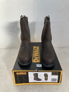 DEWALT STEEL TOE PROTECTIVE HIGH BOOTS IN BROWN SIZE: 7: LOCATION - G11