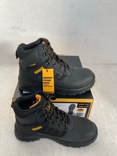 DEWALT STEEL TOE PROTECTIVE LACE UP WORK BOOTS IN BLACK SIZE: 7: LOCATION - G11