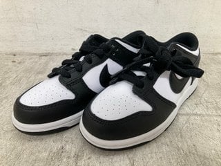 NIKE DUNK LOW LACE UP TRAINERS IN BLACK AND WHITE SIZE: 13: LOCATION - E4