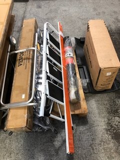 PALLET OF ASSORTED ITEMS TO INCLUDE PAIR OF 4 TREAD METAL STEP LADDERS IN WHITE: LOCATION - A4 (KERBSIDE PALLET DELIVERY)