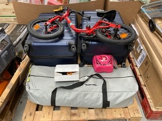 PALLET OF ASSORTED ITEMS TO INCLUDE 2 X JOHN LEWIS & PARTNERS 4 WHEELED HARD SHELL LARGE SUITCASES IN NAVY: LOCATION - A6