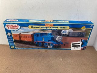 HORNBY THOMAS & FRIENDS THOMAS PASSENGER & GOODS TRAIN SET: LOCATION - C5