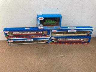 5 X ASSORTED THOMAS & FRIENDS ITEMS TO INCLUDE LOCOMOTIVE 00 GAUGE ELECTRIC LOCOMOTIVE: LOCATION - C5