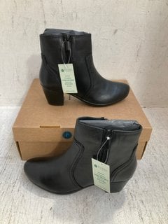 PAVERS LEATHER ANKLE BOOTS IN BLACK UK SIZE 4: LOCATION - A1