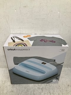 CRICUT EASY PRESS 3 HEAT MACHINE - RRP £129: LOCATION - C2