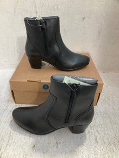 PAVERS LEATHER ANKLE BOOTS IN BLACK UK SIZE 5: LOCATION - A1