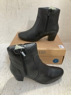 PAVERS LEATHER ANKLE BOOTS IN BLACK UK SIZE 6: LOCATION - A1