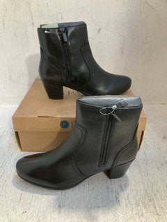 PAVERS LEATHER ANKLE BOOTS IN BLACK UK SIZE 7: LOCATION - A1