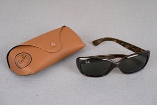 RAY-BAN RB4101 - JACKIE OHH 710 SHINY HAVANA SUNGLASSES - RRP £155: LOCATION - FRONT BOOTH