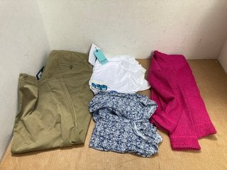 QTY OF ASSORTED MENS AND WOMENS CLOTHING ITEMS TO INCLUDE WEIRD FISH GRAYRIGG CASUAL TROUSERS IN KHAKI UK SIZE 38: LOCATION - A4