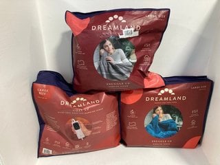 3 X ASSORTED BEDDING ITEMS TO INCLUDE DREAMLAND COSY UP SILKY SOFT FAUX FUR WARMING THROW - LARGE SIZE: LOCATION - A7