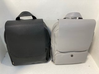 2 X STACKER PLAIN LAPTOP BACKPACKS IN BLACK/GREY: LOCATION - A8