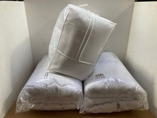 3 X ASSORTED BEDDING ITEMS TO INCLUDE SOAK & SLEEP ESSENTIAL SOFT AS DOWN MATTRESS TOPPER: LOCATION - A12