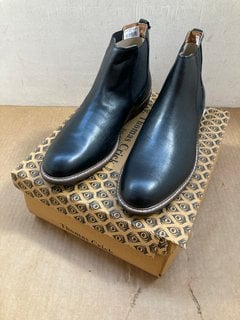 THOMAS CRICK BLACK LEATHER BOOTS UK SIZE 12: LOCATION - A12