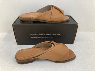 VIONIC MIRAMAR SLIDE SANDALS IN CAMEL UK SIZE 3: LOCATION - B5