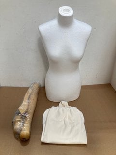 FEMALE POLYSTYRENE MANNEQUIN: LOCATION - B10