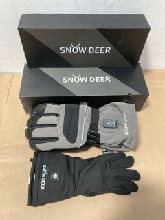 2 X SNOW DEER INTELLIGENT HEATING GLOVES IN BLACK AND SILVER: LOCATION - B13