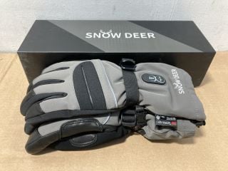 SNOW DEER INTELLIGENT HEATING GLOVES IN SILVER: LOCATION - B13