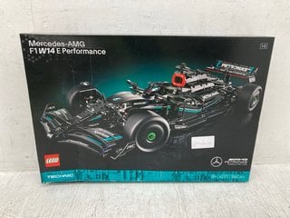 LEGO MERCEDES-AMG F1W14V E PERFORMANCE SET - MODEL: 42171: LOCATION - C15