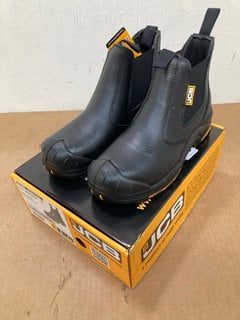 JCB DEALER STEEL TOE CAP BOOTS IN BLACK TUMBLE FULL GRAIN LEATHER - SIZE UK 7: LOCATION - C13