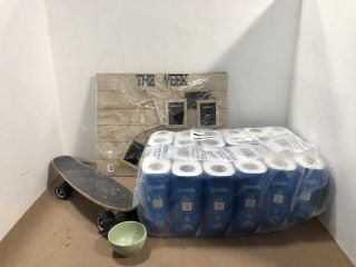 4 X ASSORTED ITEMS TO INCLUDE RIDGE MINI SKATEBOARD: LOCATION - C10