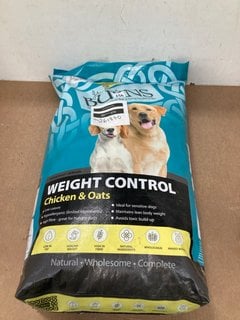 PACK OF JOHN BURNS 12KG WEIGHT CONTROL CHICKEN & OATS DOG BISCUITS - BBE 14/2/26: LOCATION - C9