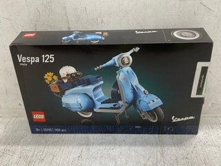 LEGO VESPA 1906'S 125 - MODEL 10298: LOCATION - C8