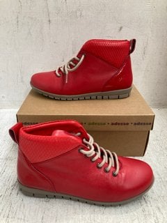 ADESSO FIONA FERRARI RED LACED LEATHER BOOTS UK SIZE 7: LOCATION - A1