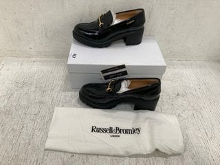 RUSSELL & BROMLEY LONDON BREWSTER MID PATENT SHOES IN BLACK - UK 6.5: LOCATION - C8