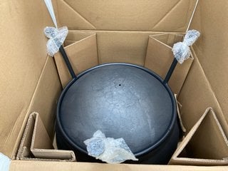 HARBOUR HOUSEWARES 60CM STEEL FIRE PIT: LOCATION - C8