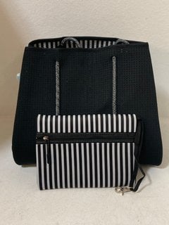 CHUCHKA HAMPTON TOTE BAG WITH NO POCKETS IN BLACK STRIPED DESIGN: LOCATION - BR3