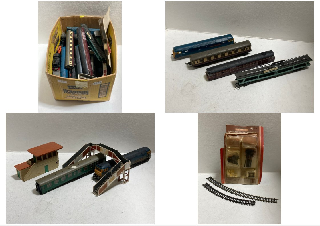 A LARGE COLLECTION OF ANTIQUE O GAUGE RAILWAY CARRIAGES ETC: LOCATION - BR9