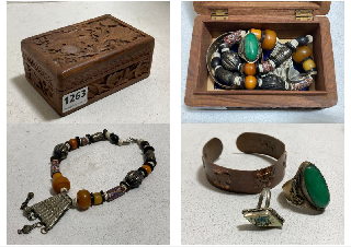 A WOODEN VINTAGE JEWELLERY BOX AND CONTENTS: LOCATION - BR9