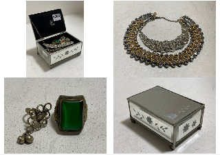 A MIRRORED JEWELLERY BOX AND CONTENTS: LOCATION - BR9