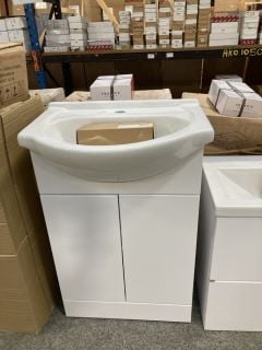 (COLLECTION ONLY) FLOOR STANDING 2 DOOR SEMI RECESSED SINK UNIT IN WHITE WITH A 560 X 450MM 1TH CERAMIC BASIN COMPLETE WITH A MONO BASIN MIXER TAP & CHROME SPRUNG WASTE - RRP £735: LOCATION - C5