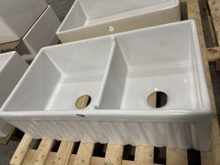 (COLLECTION ONLY) 1.75 BOWL FLUTED FRONT LONDON STYLE CERAMIC KITCHEN SINK 840 X 460 X 260MM - RRP £375: LOCATION - D7