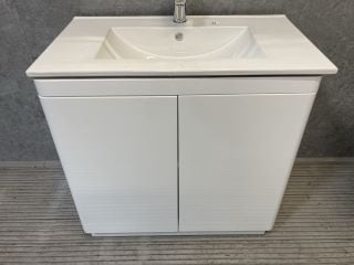 FLOOR STANDING 2 DOOR SINK UNIT IN WHITE WITH A 810 X 470MM 1TH CERAMIC BASIN COMPLETE WITH A MONO BASIN MIXER TAP & CHROME SPRUNG WASTE - RRP £860: LOCATION - C3