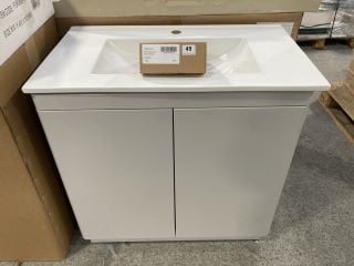 (COLLECTION ONLY) FLOOR STANDING 2 DOOR SINK UNIT IN LIGHT GLOSS GREY WITH A 810 X 470MM 1TH CERAMIC BASIN COMPLETE WITH A MONO BASIN MIXER TAP & CHROME SPRUNG WASTE - RRP £860: LOCATION - C3