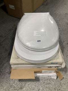 QTY OF ASSORTED TOILET SEATS - RRP £250: LOCATION - RACKING 2