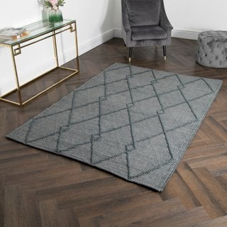 GREY DIAMOND PATTERN LARGE WOOL RUG : SIZE 160 X 230CM: LOCATION - C9