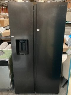 SAMSUNG SPACEMAX AMERICAN STYLE FRIDGE FREEZER WITH WATER & ICE DISPENSER: MODEL RS68A884CB1 - RRP £1453: LOCATION - D6