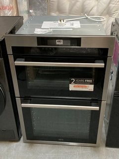 AEG BUILT IN DOUBLE ELECTRIC OVEN: MODEL DEB331010M - RRP £499: LOCATION - D6