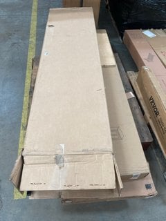 PALLET OF ASSORTED INCOMPLETE ITEMS TO INCLUDE 2 DOOR WARDROBE: LOCATION - A4