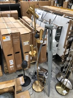 3 X ASSORTED JOHN LEWIS & PARTNERS LIGHTING ITEMS TO INCLUDE JOHN LEWIS & PARTNERS LEIGHTON FLOOR LAMP IN ANTIQUE BRASS: LOCATION - A3