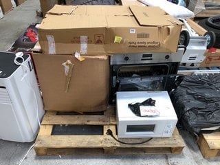 PALLET OF ASSORTED ITEMS TO INCLUDE ZANUSSI BUILT IN ELECTRIC OVEN: LOCATION - A4 (KERBSIDE PALLET DELIVERY)