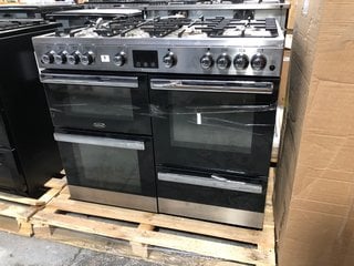 BELLING COOKCENTRE 100G 100CM GAS RANGE COOKER IN STAINLESS STEEL - MODEL 444444088 - RRP £1,554.99: LOCATION - B1 (KERBSIDE PALLET DELIVERY)