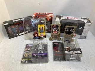 QTY OF ASSORTED HALLOWEEN FIGURES TO INCLUDE BRIDE OF CHUCKY DELUXE FIGURES: LOCATION - F1