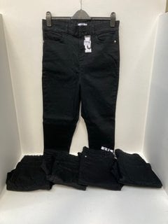 5 X PAIRS OF DOROTHY PERKINS DOUBLE WAIST DETAIL SKINNY JEANS IN BLACK IN VARIOUS SIZES: LOCATION - E2